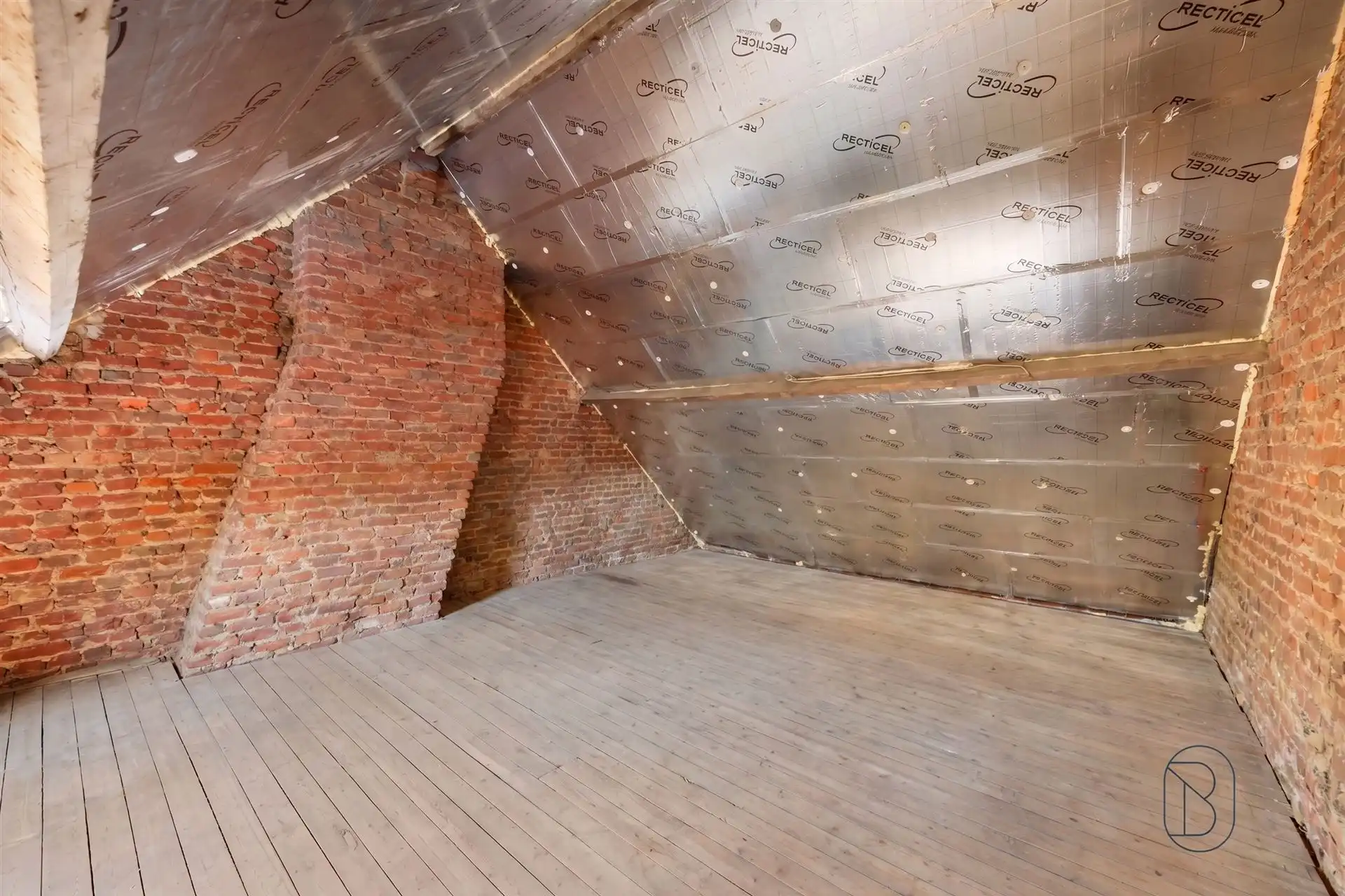 Gezellige instapklare woning met 3 slpk, koer en tuintje foto 16