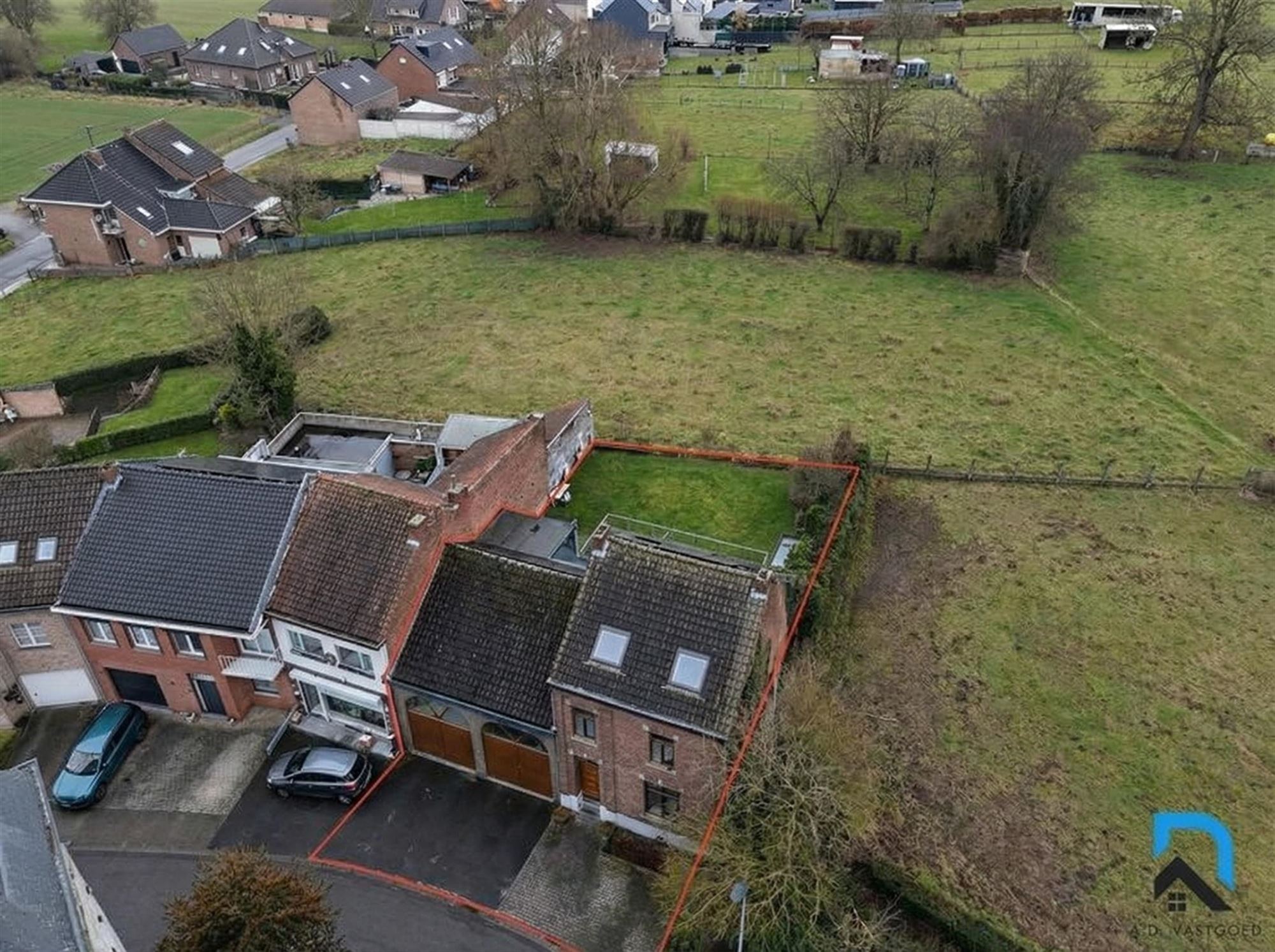 Bijzonder mooi gerenoveerde woning voorzien van 5 slaapkamers foto 2