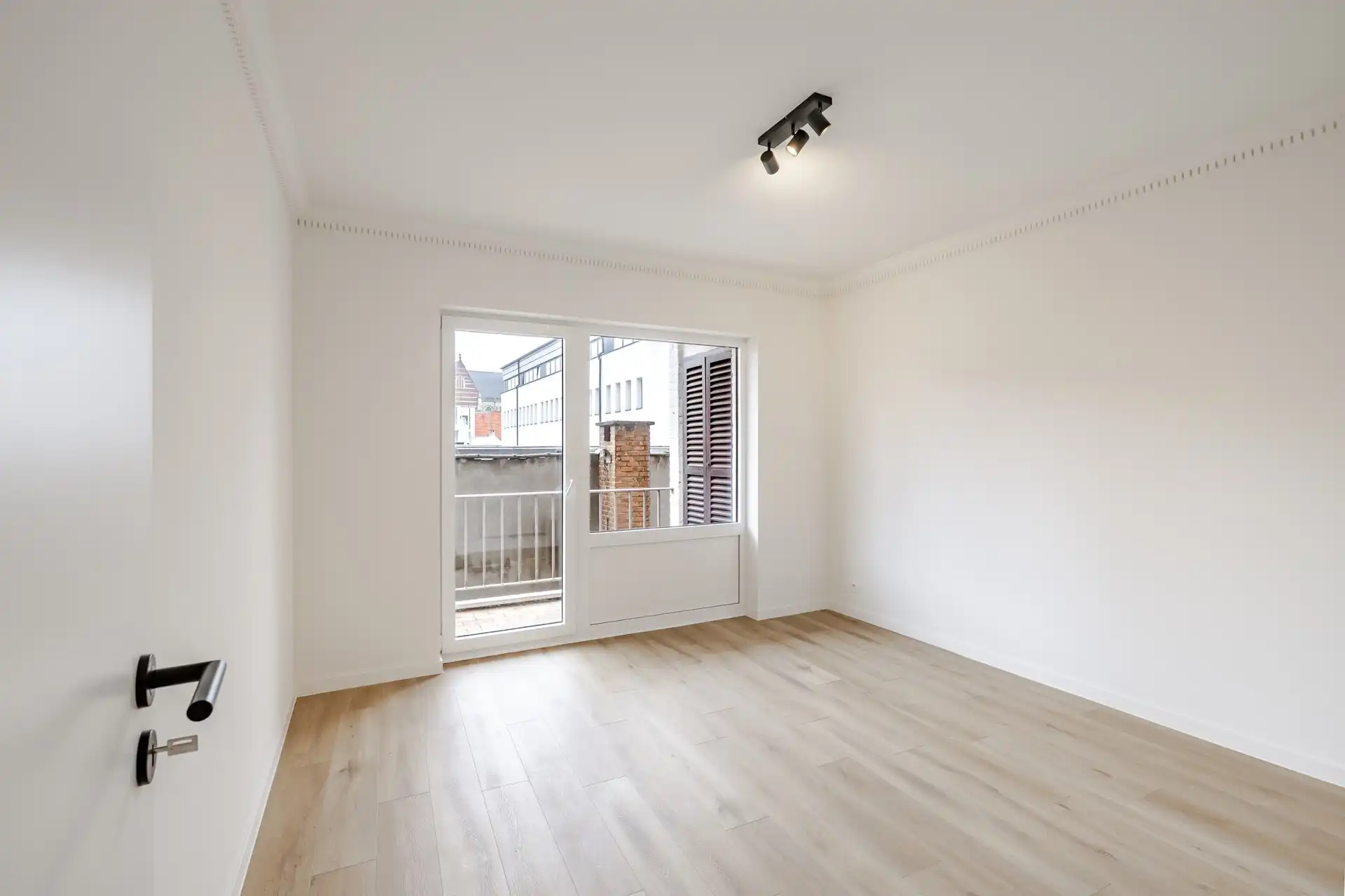 Volledig gerenoveerd 2 slaapkamerappartement in hartje Aalst foto 12