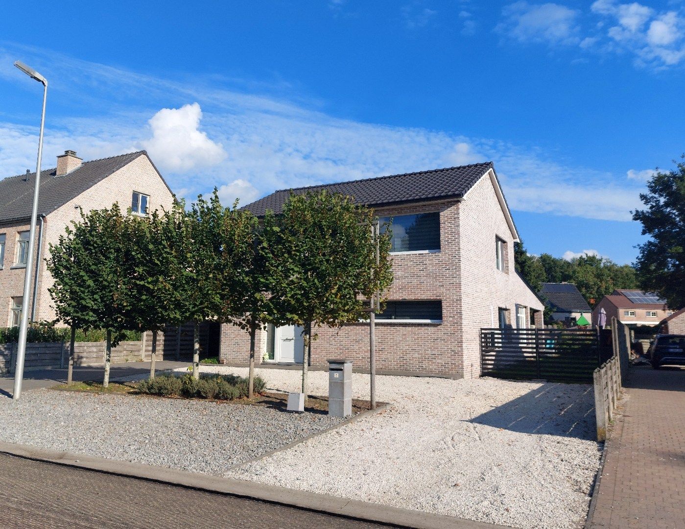 Vrijstaande en instapklare woning te koop in Pelt! foto {{pictureIndex}}