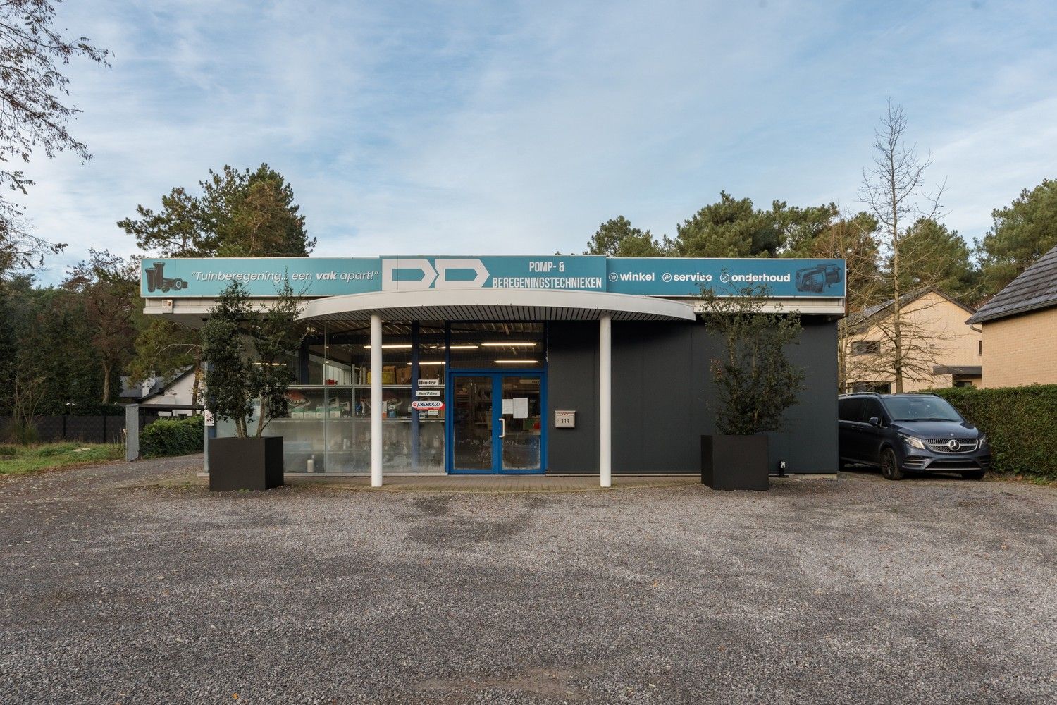 Handelspand met magazijn op zichtlocatie – Kamperbaan 114, Hechtel foto {{pictureIndex}}