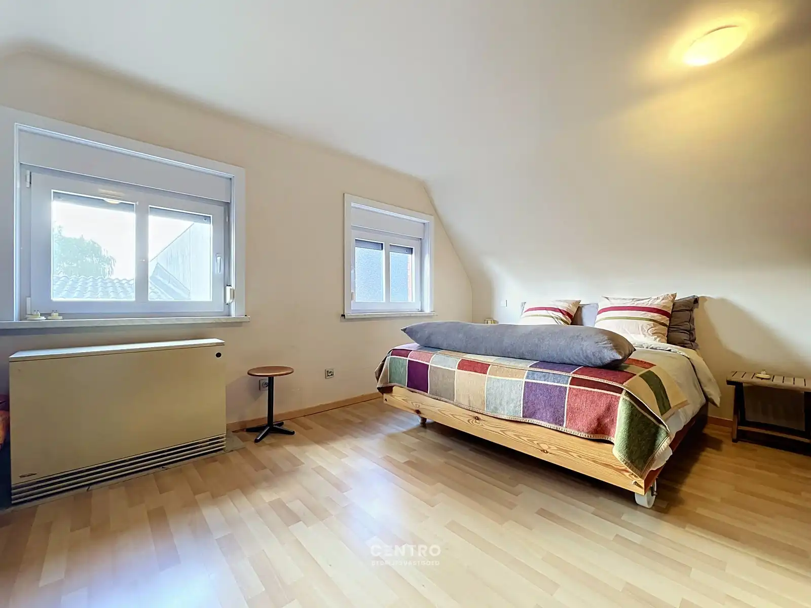 Veelzijdig bedrijfspand met ruim MAGAZIJN, TOONZAAL, KANTOREN EN COMFORTABELE WONING op 1.746 M²! foto 33