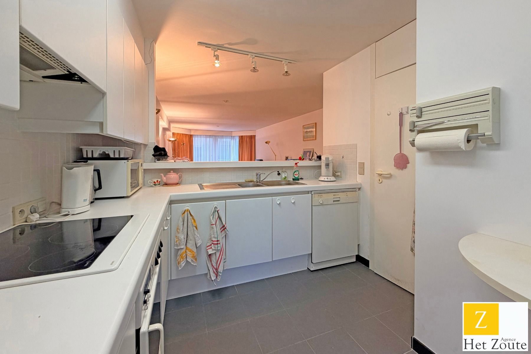 Te renoveren appartement op enkele passen van de Zeedijk foto 5