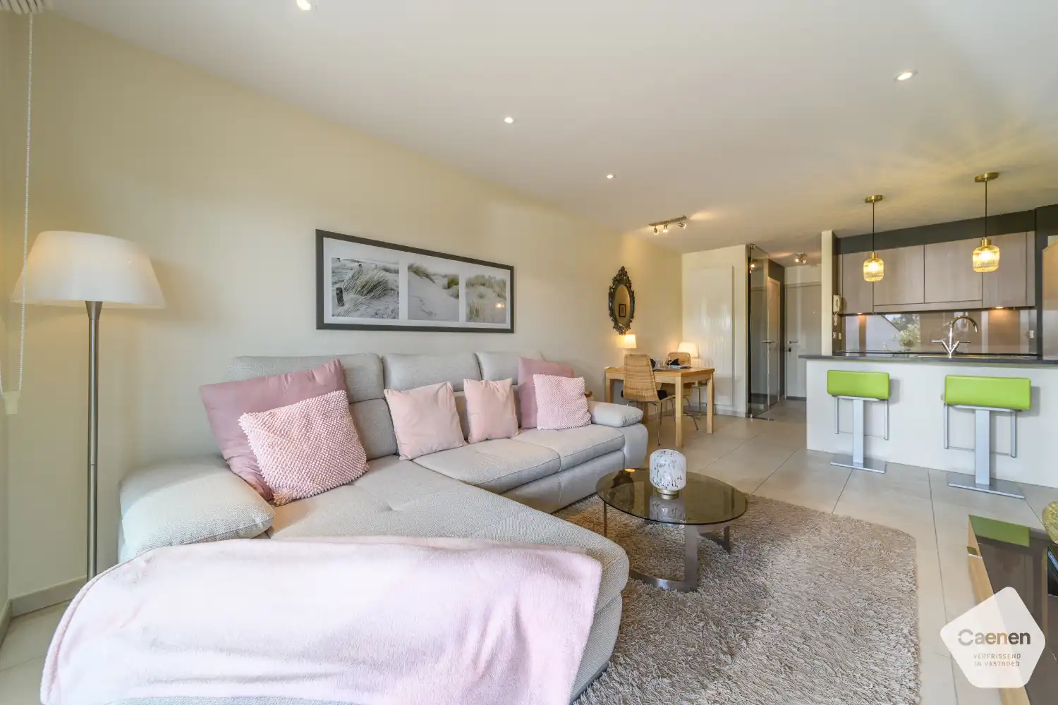 Stijlvol gemeubeld 1-slaapkamerappartement met ruim terras op toplocatie in De Panne foto 4