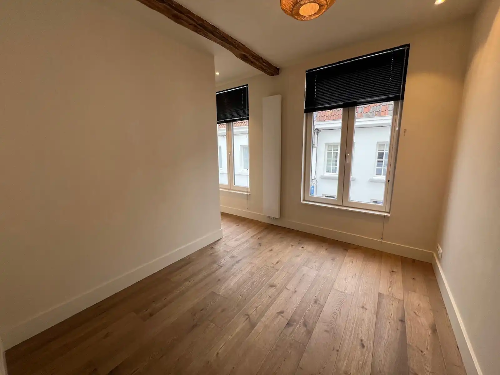 Centraal gelegen gerenoveerde woning met 2 slpk en terras foto 11