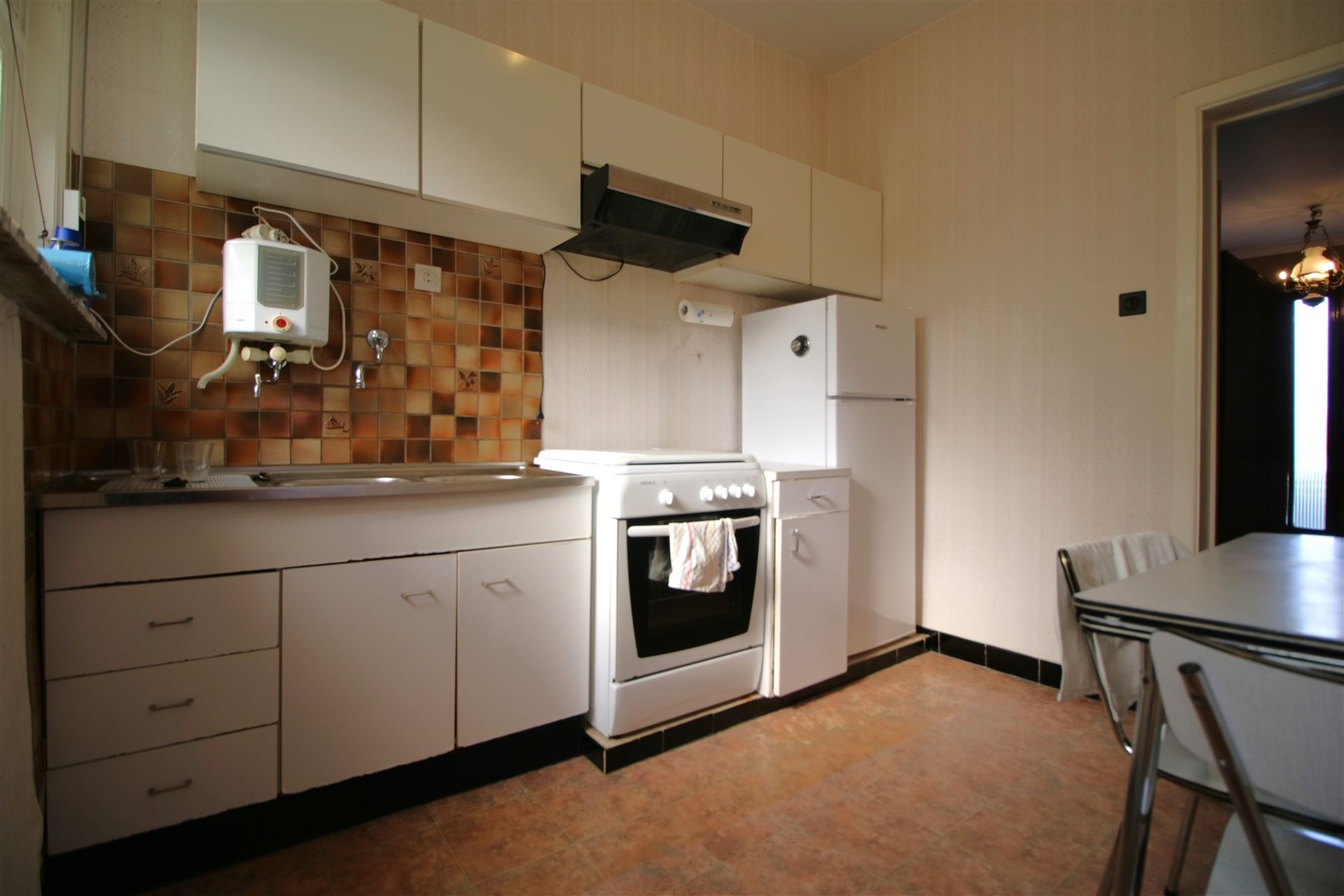 Te renoveren woning HOB met 4 slpk foto 6