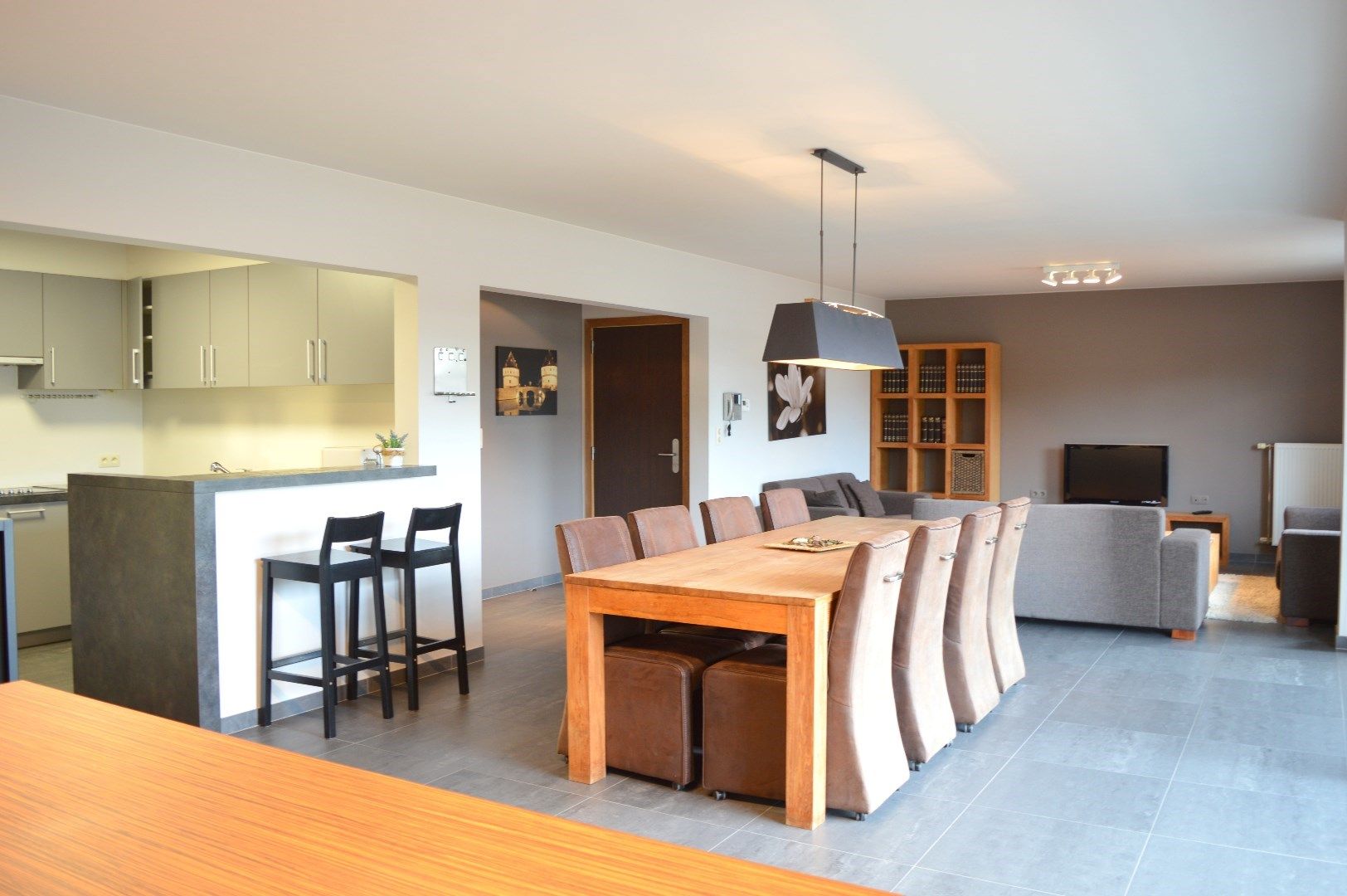 Luxe appartement met 2 slaapkamers in het hartje van Kortrijk foto {{pictureIndex}}