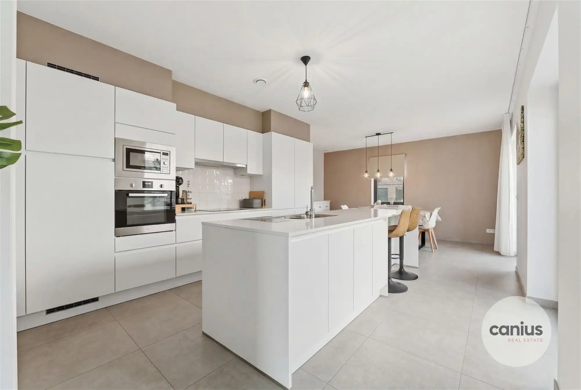 KNAPPE WONING NABIJ HET CENTRUM foto 2