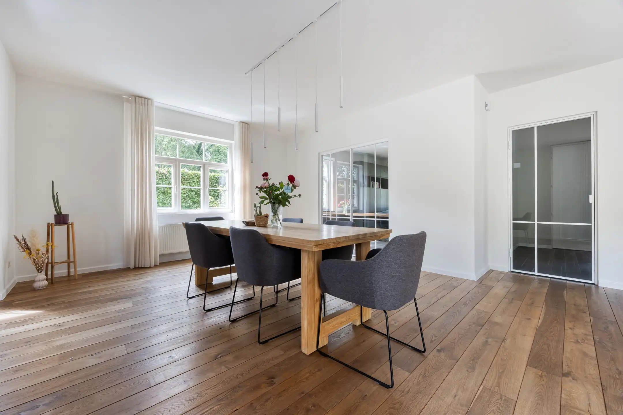 Rustig gelegen villa met prachtige tuin en zwemvijver foto 10