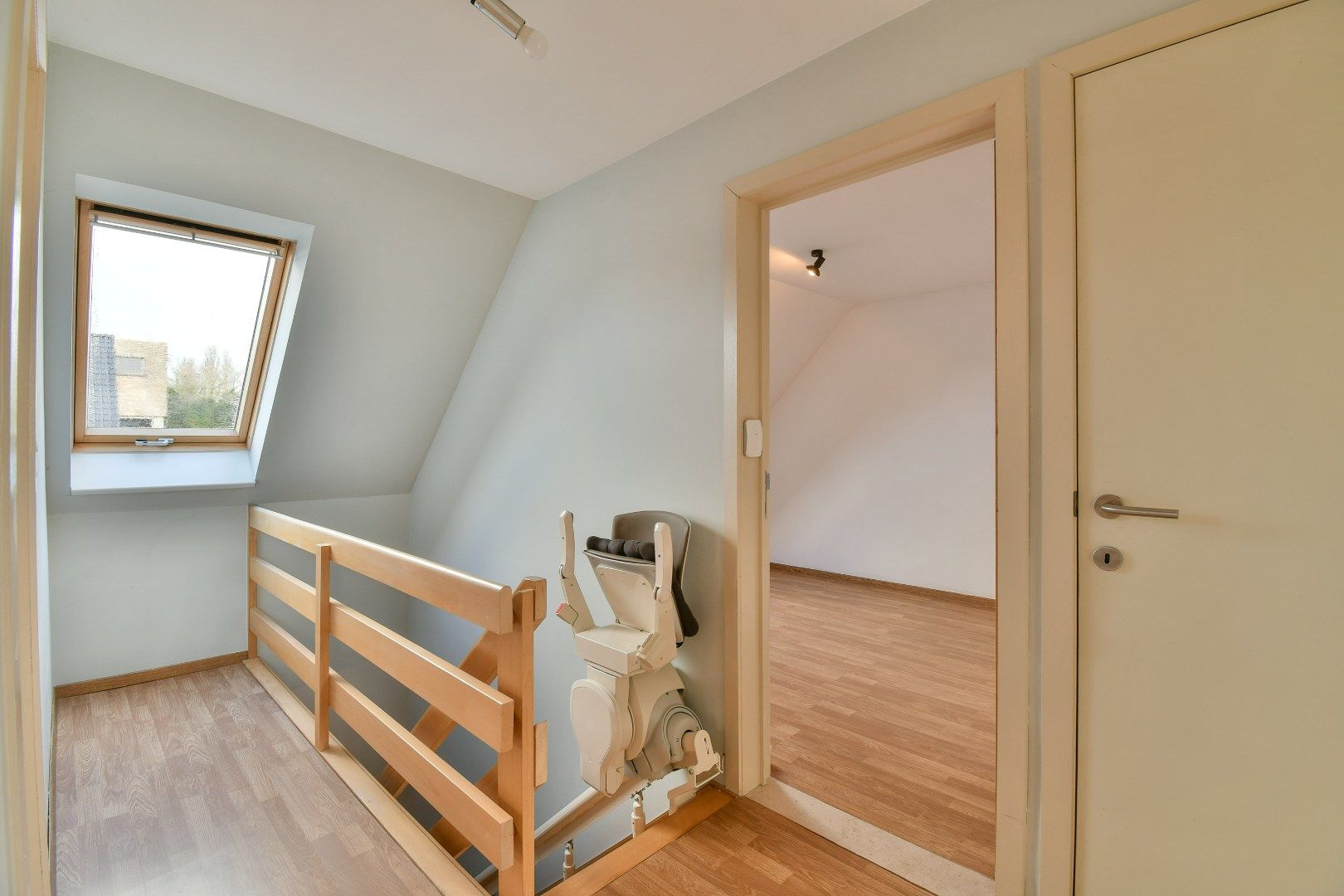 Halfopen gezinswoning met drie slaapkamers foto 14