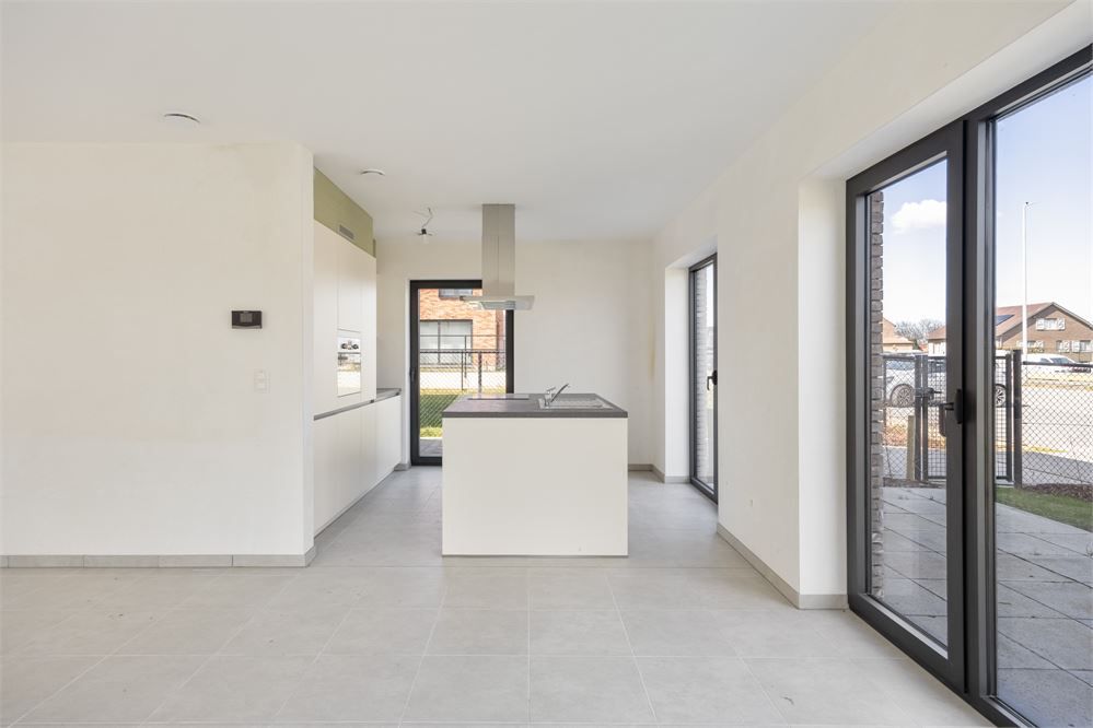 Ruimte, licht en een eigen stukje groen in hartje Heers foto 5