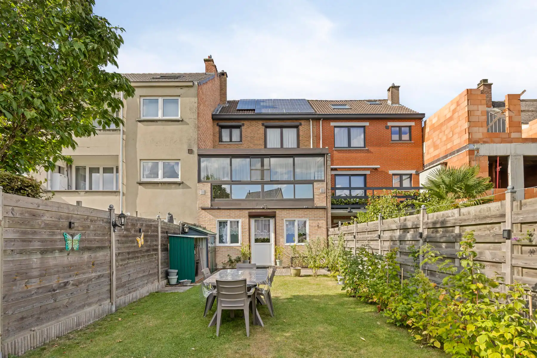 Charmante gezinswoning met 3 slaapkamers, tuin en garage  foto {{pictureIndex}}