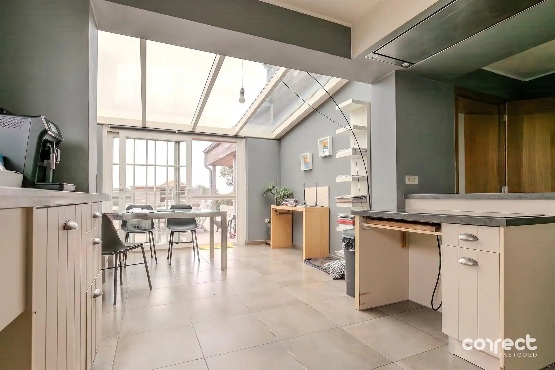 Landelijk gelegen woning op ruim perceel nabij de kust. foto 4