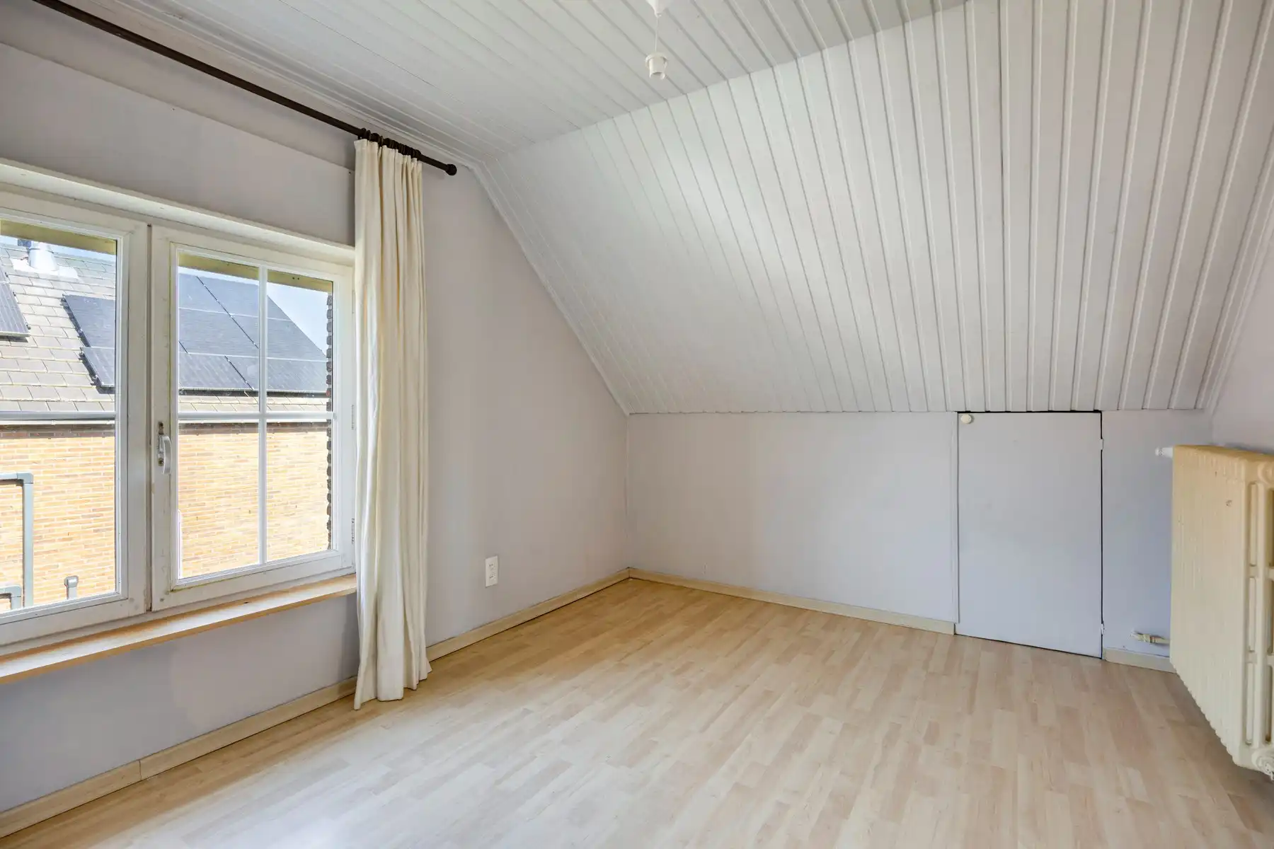 Karaktervolle woning met terras en grote tuin. foto 16