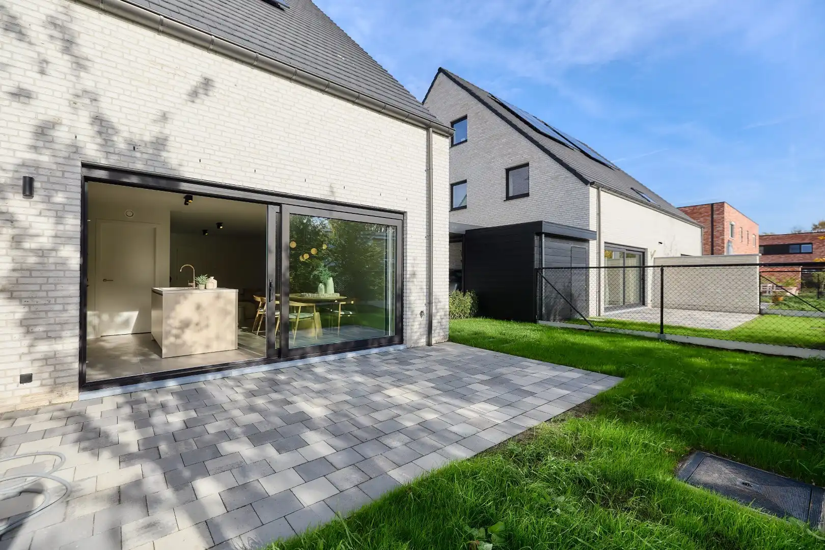 Volledig afgewerkte halfopen bebouwing met 4 slpk’s te koop foto 16