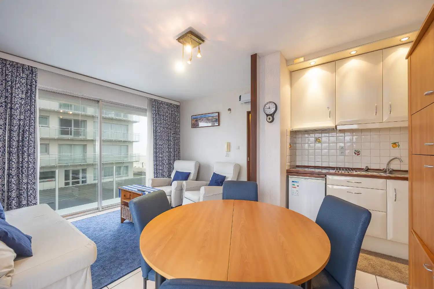 Lichtrijk éénslaapkamerappartement met zeezicht en zongericht terras op de Zeedijk foto 4