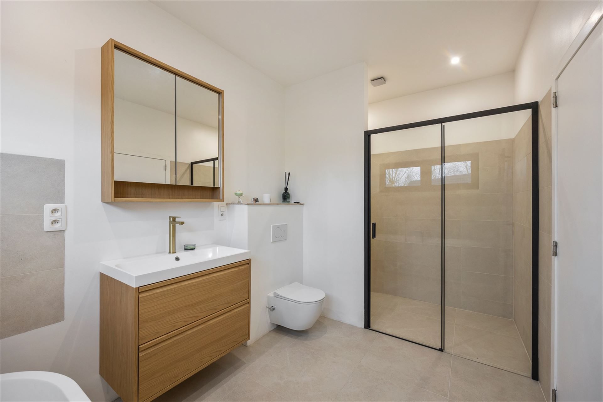 Instapklare en Ruime Gezinwoning met Tuin en Garage foto 19