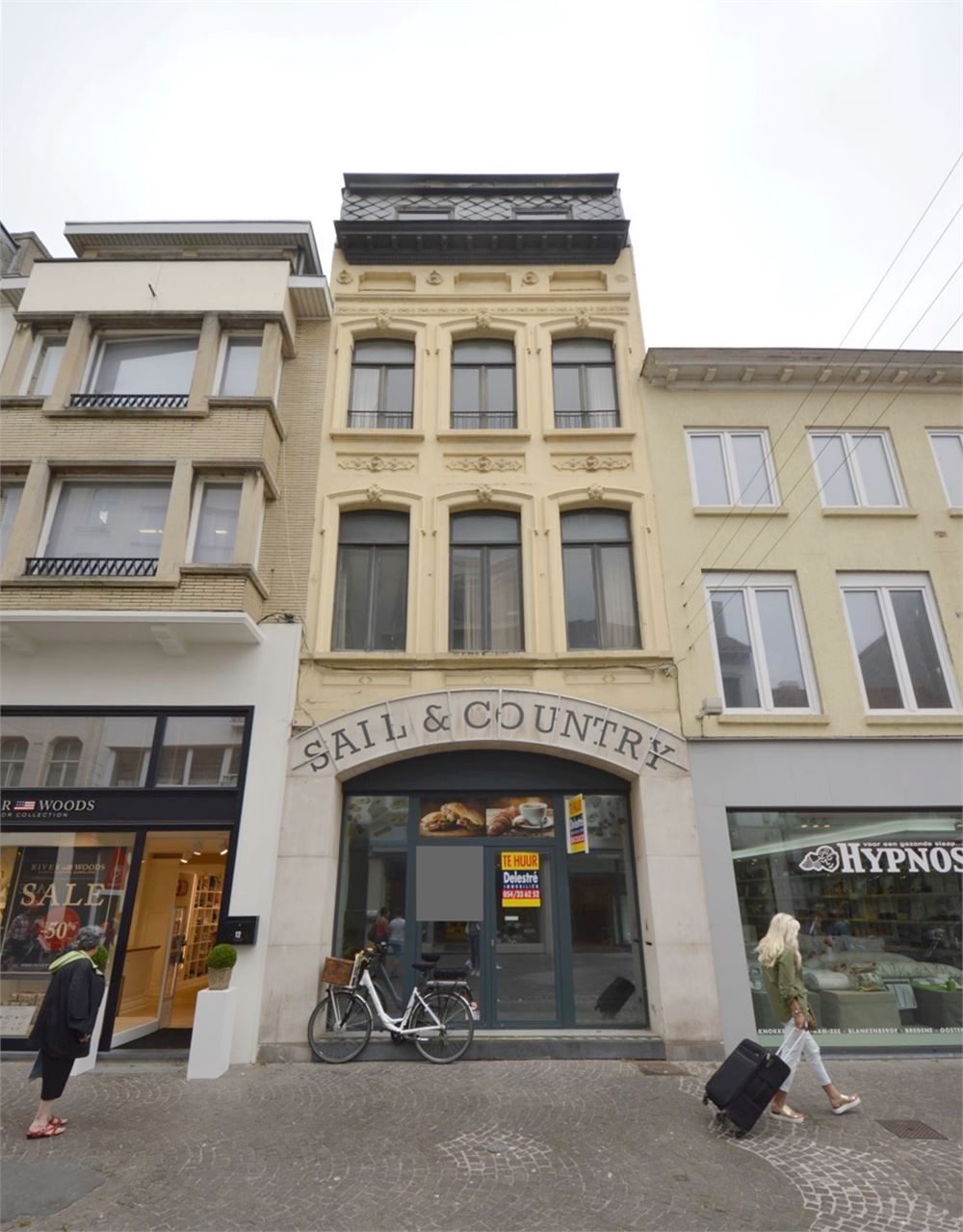 WINKEL OP TOPLOCATIE TE HUUR foto {{pictureIndex}}