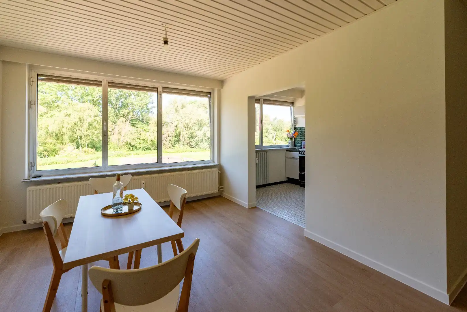 Appartement met 2 slpk., garage en rustgevend groen uitzicht foto {{pictureIndex}}