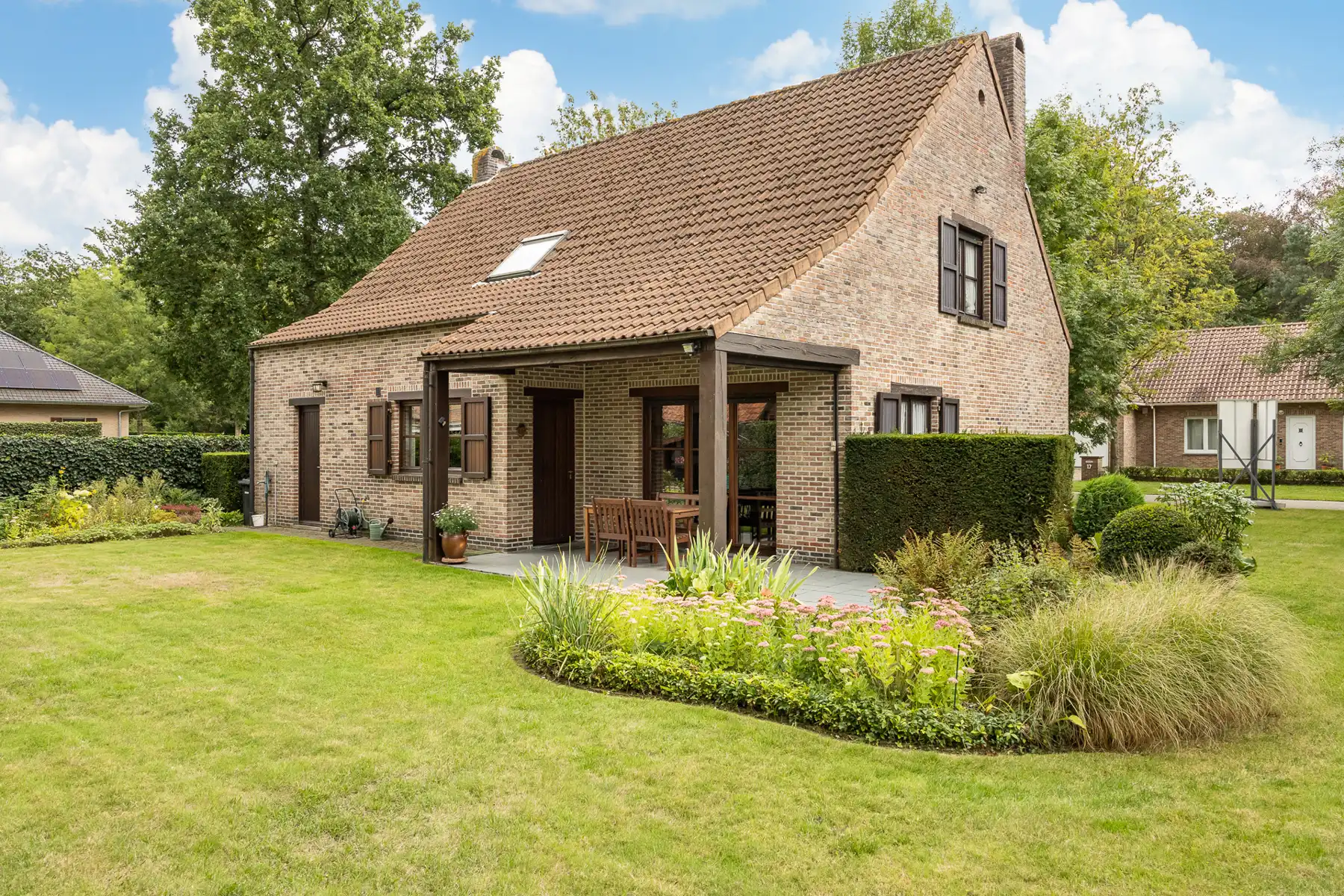 Degelijke villa op ca. 810 m²  vlakbij het centrum. foto 2