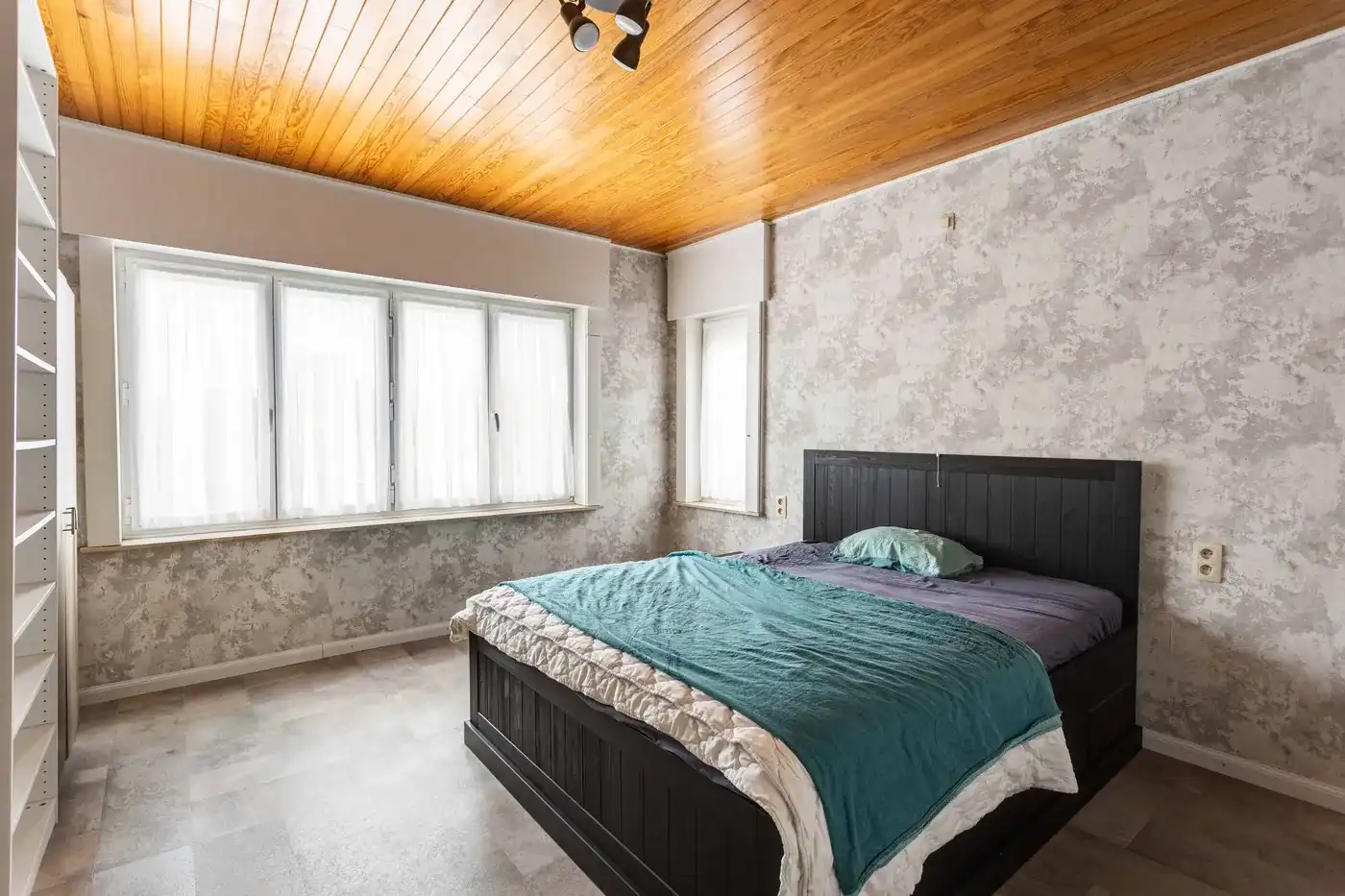 Welkom in deze toffe ruime gezinswoning op een toplocatie in Zwevegem!  foto 16