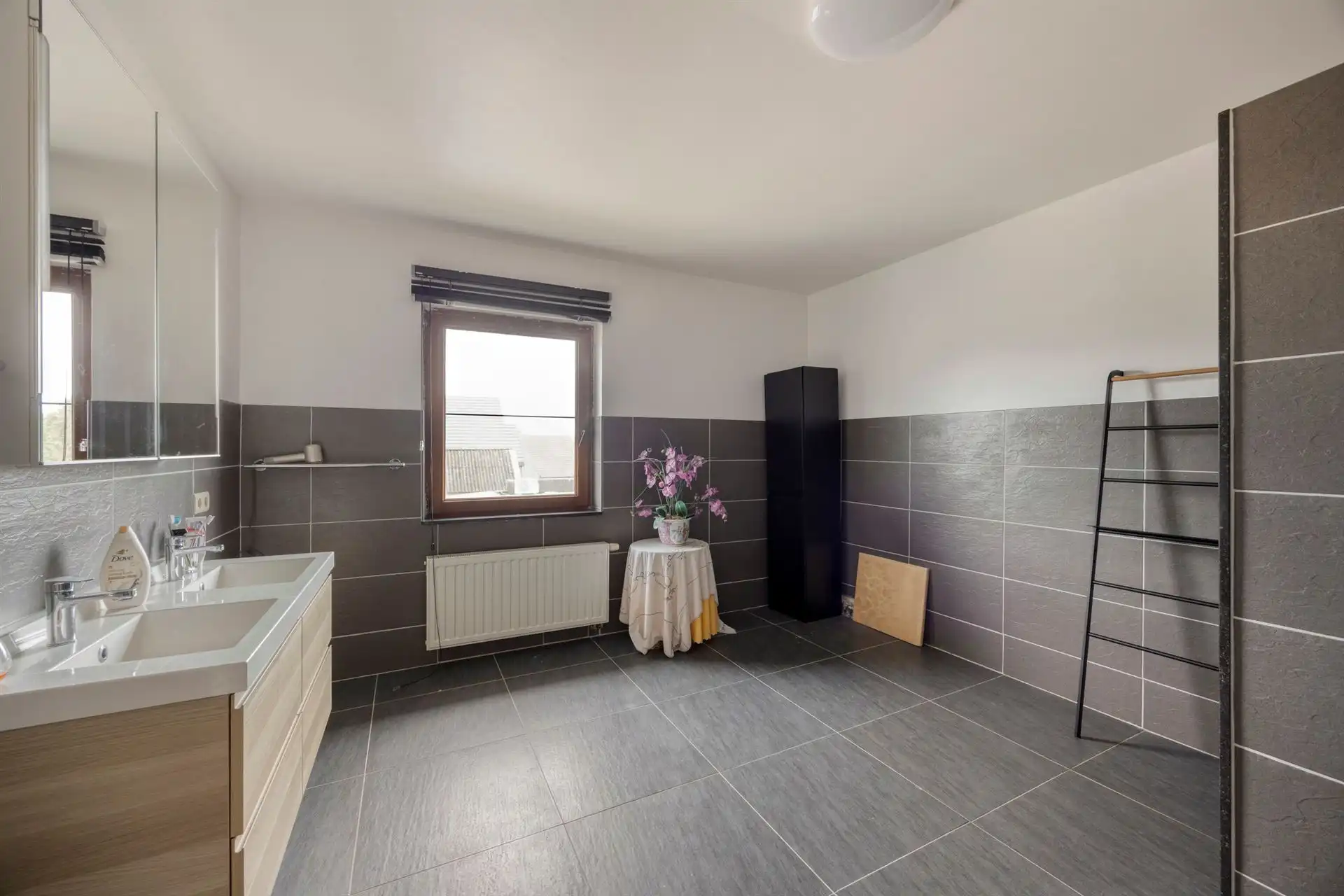 Energiezuinige en ruime villa (322m²) met 6 slaapkamers en 3 badkamers te Veldwezelt (Lanaken) foto 11