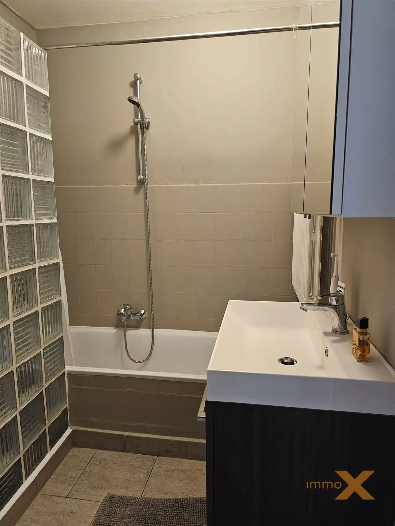 GELIJKVLOERS 1 SLPK APPARTEMENT MET GARAGE foto 14