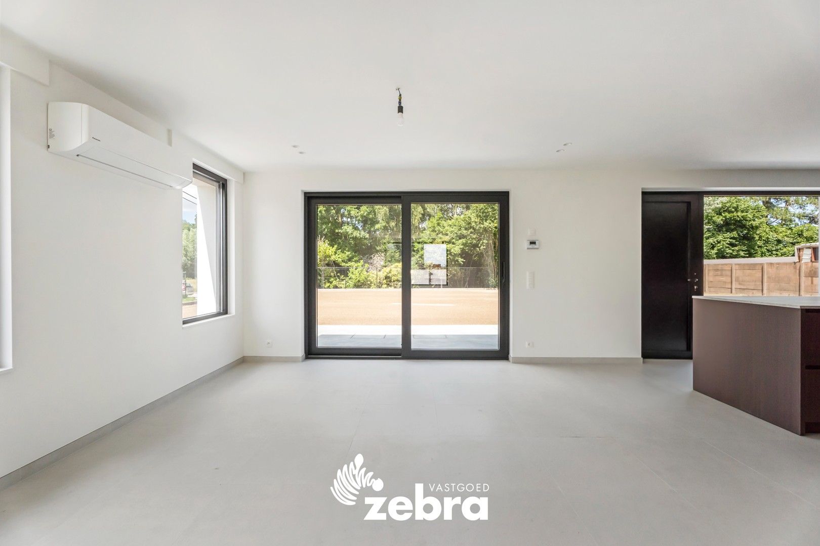 Prachtig gerenoveerde villa met 5 slaapkamers en 2 badkamers te Oostrozebeke! foto 8