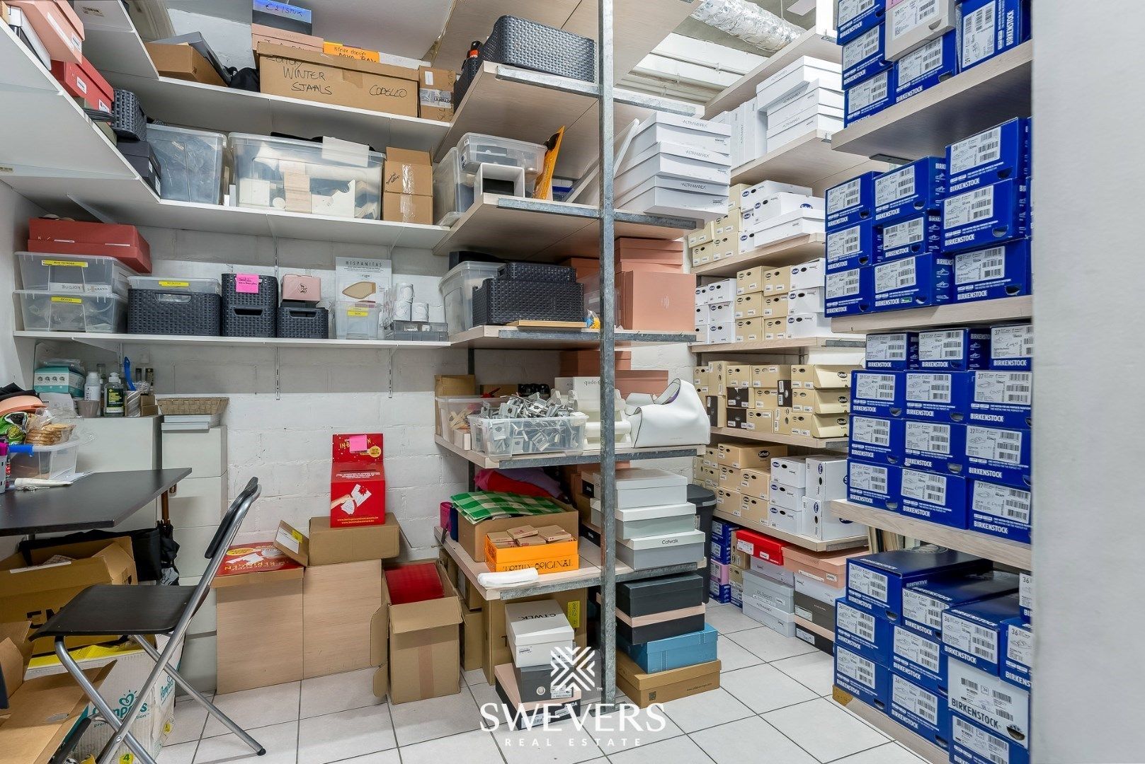 Instapklaar handelspand te huur op de markt in Beringen foto 18