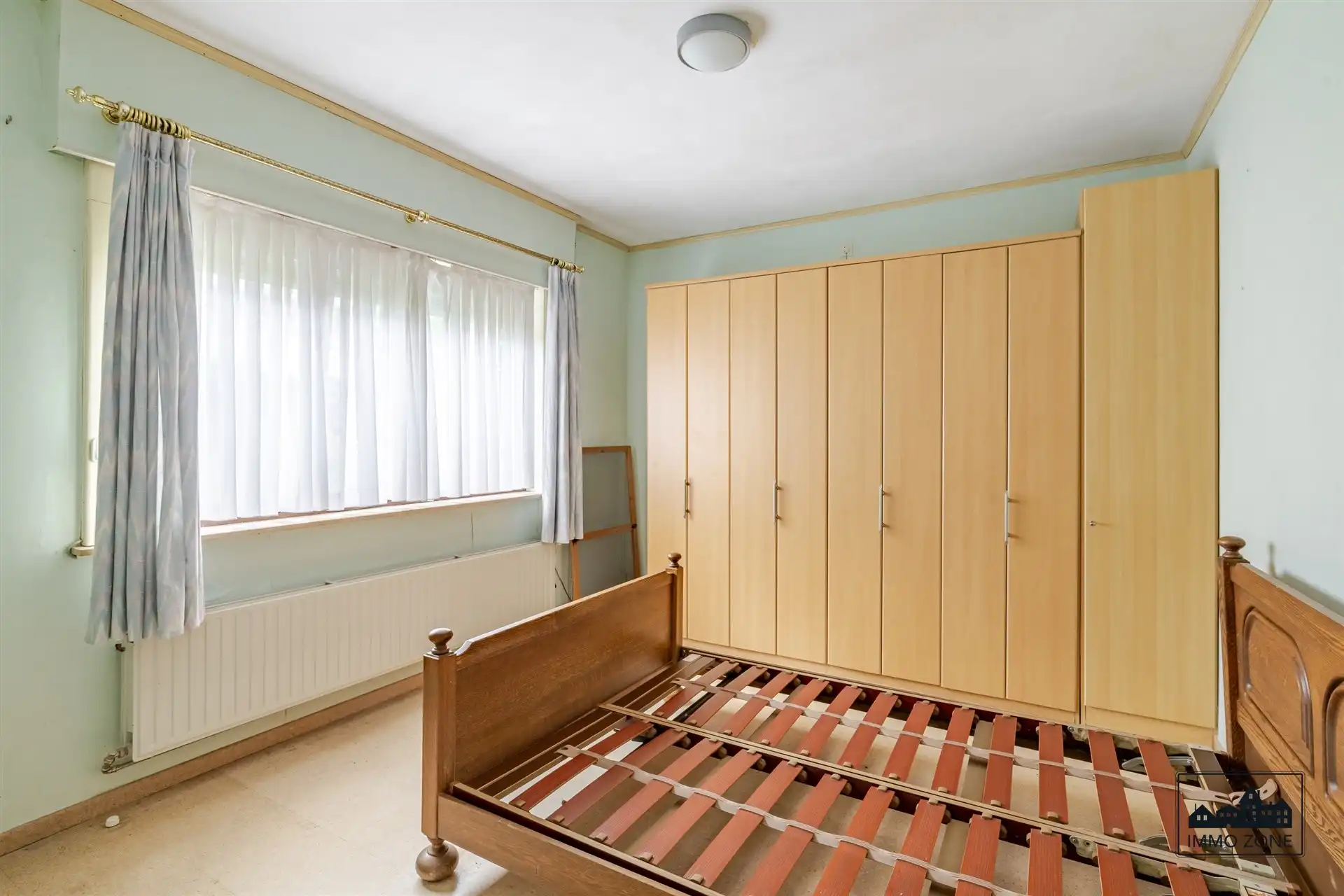 bungalow op goede locatie met 1353 m² grond foto 6