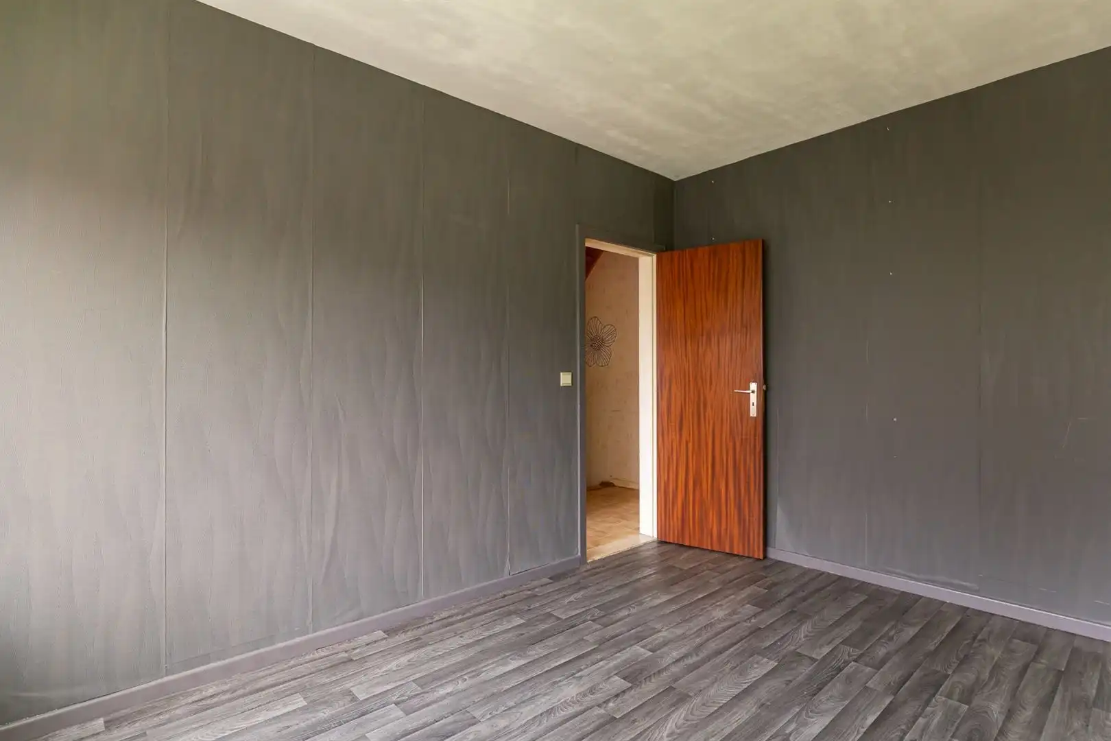 Te renoveren gezinswoning met tuin en garage in rustige centrumstraat foto 14