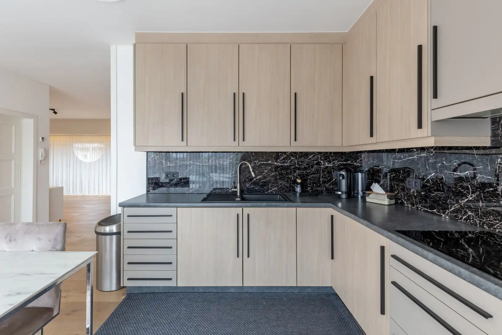 Modern en comfortabel gerenoveerd appartement op de eerste verdieping in het centrum van Neeroeteren foto 11