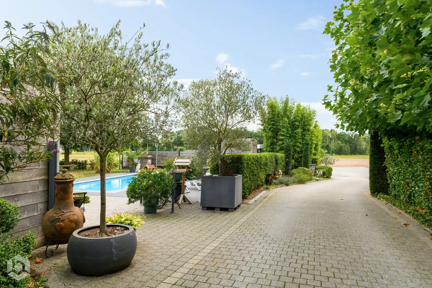 Instapklare villa met 5 slpkrs en zwembad op een perceel van 2.649 m² foto 22
