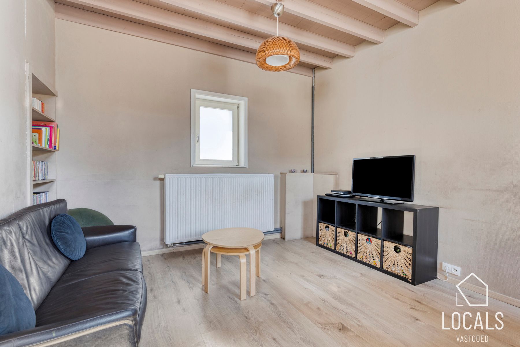 Op te frissen woning in het centrum van Liedekerke foto 3