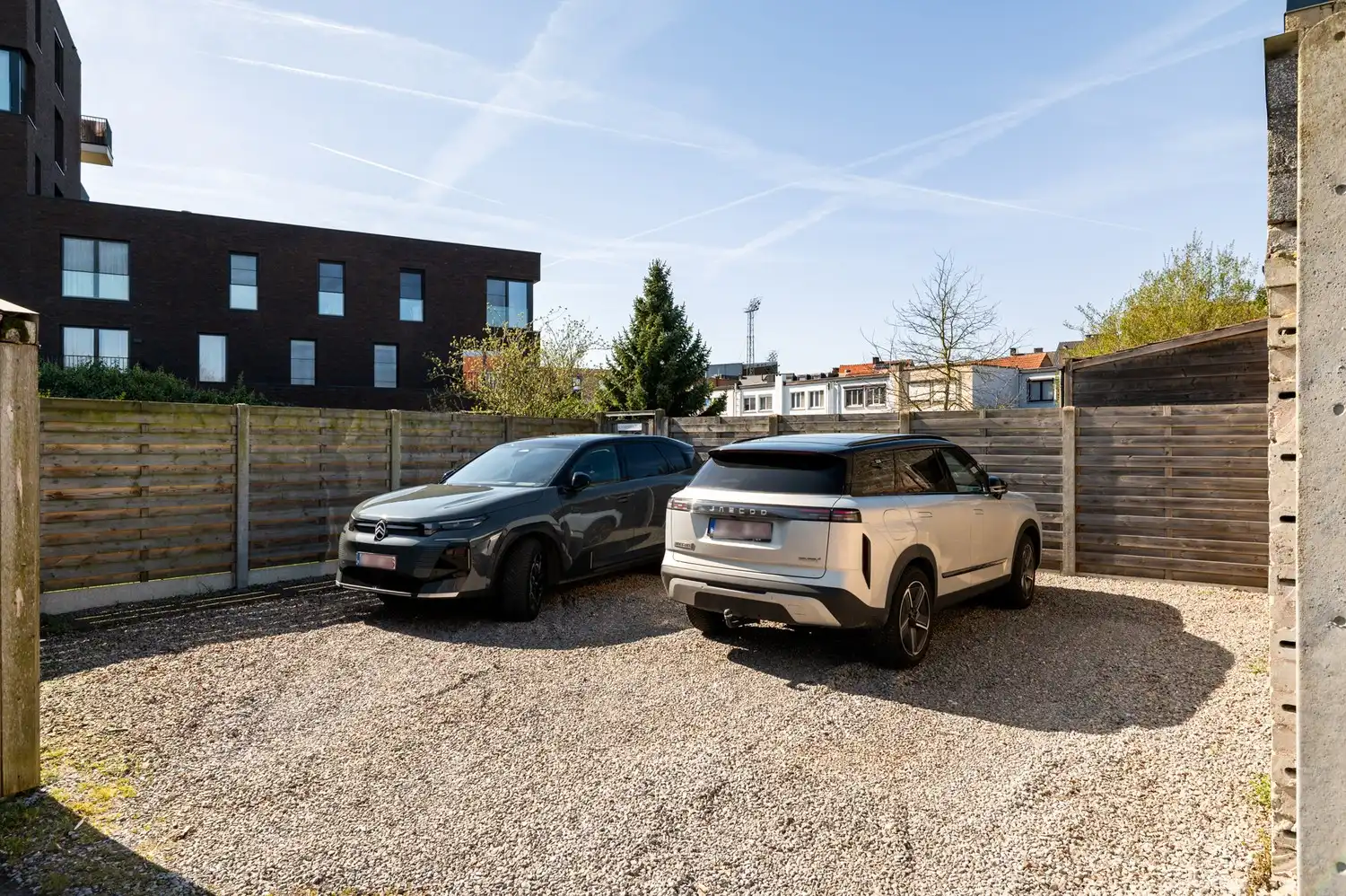 Ruime woning met 3 tot 4 slaapkamers en 3 autostaanplaatsen in een rustige straat foto 16