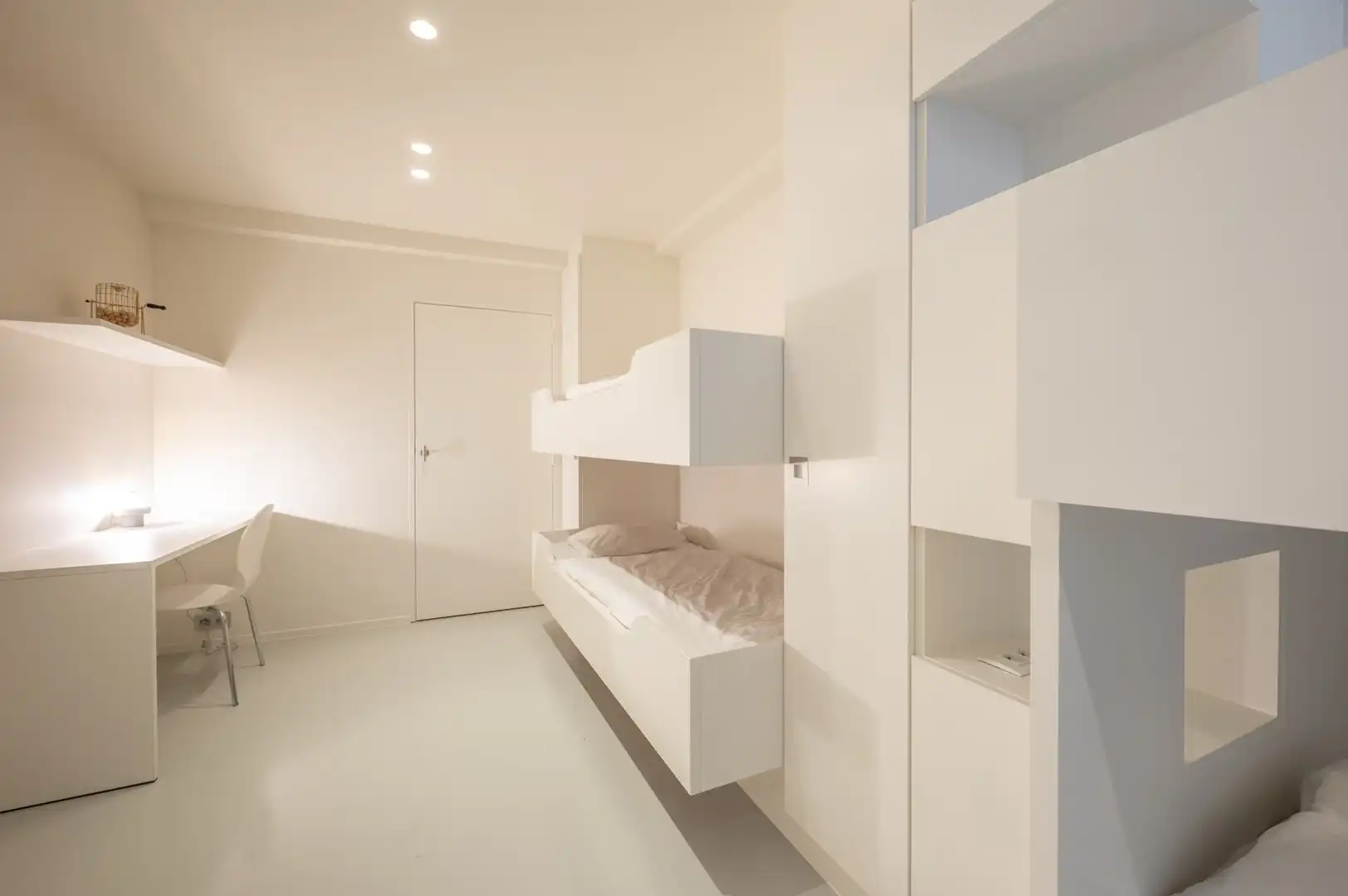 Instapklaar hedendaags hoekappartement rustig gelegen op enkele passen van de zee. foto 14