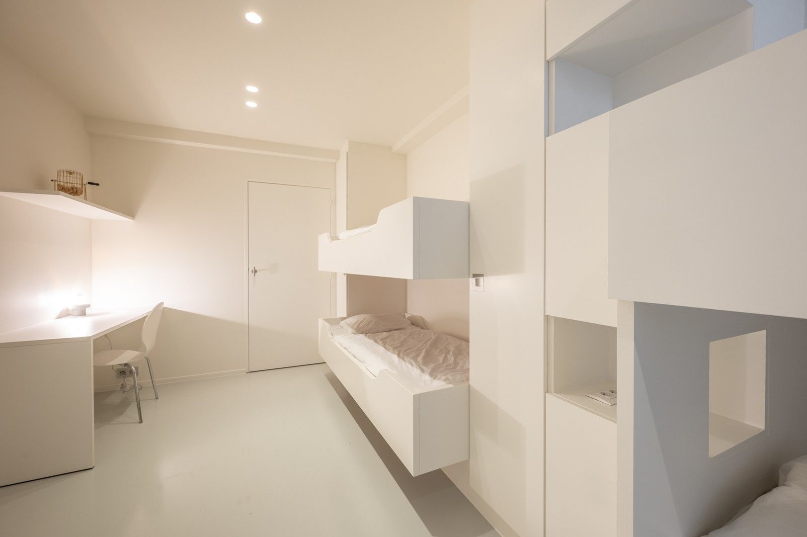 Instapklaar hedendaags hoekappartement rustig gelegen op enkele passen van de zee. foto 14