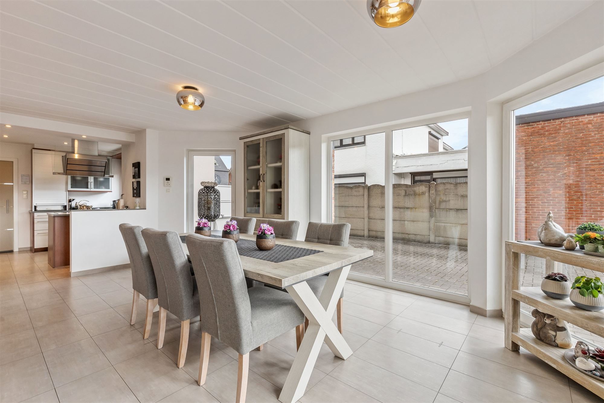 PERFECT ONDERHOUDEN GELIJKVLOERS APPARTEMENT MET 2 SLAAPKAMERS EN RUIME TUIN MET CARPORT EN BERGING TE HEUSDEN foto 8