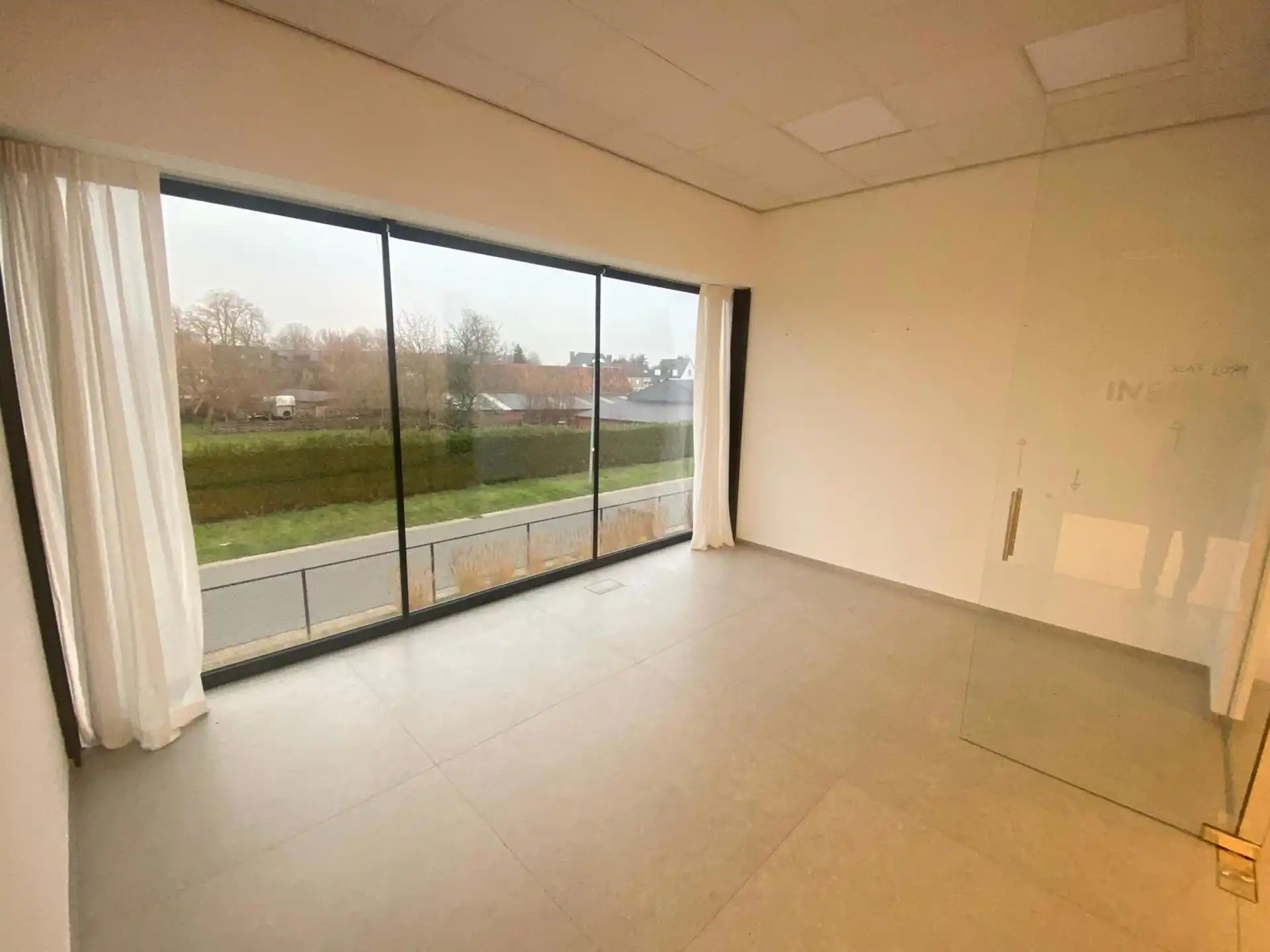 Zo goed als nieuw bedrijfsgebouw te huur in Sint-Niklaas foto 11