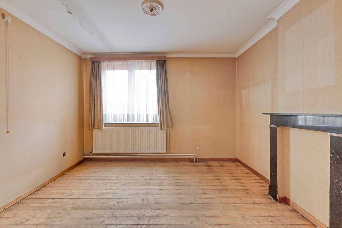 Te renoveren rijwoning in hartje Bilzen foto 17