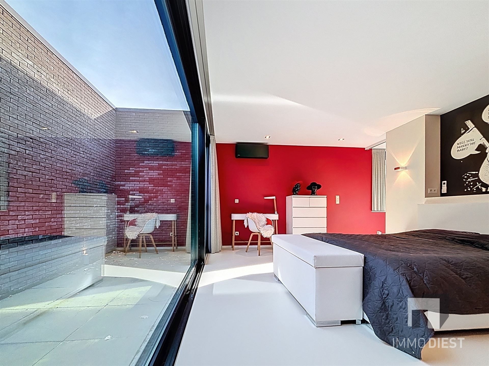 Moderne en strakke villa met veel lichtinval foto 22