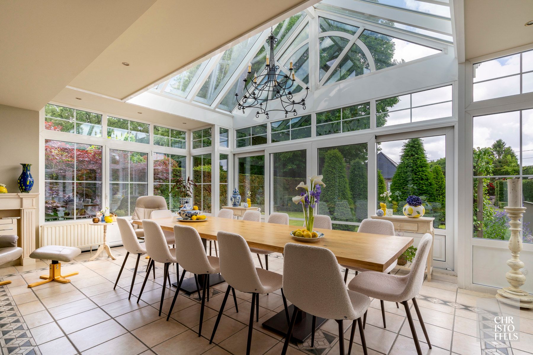 Karakteristieke villa met praktijkruimte en buitenzwembad op zuidgericht perceel van 1.565 m² foto 8