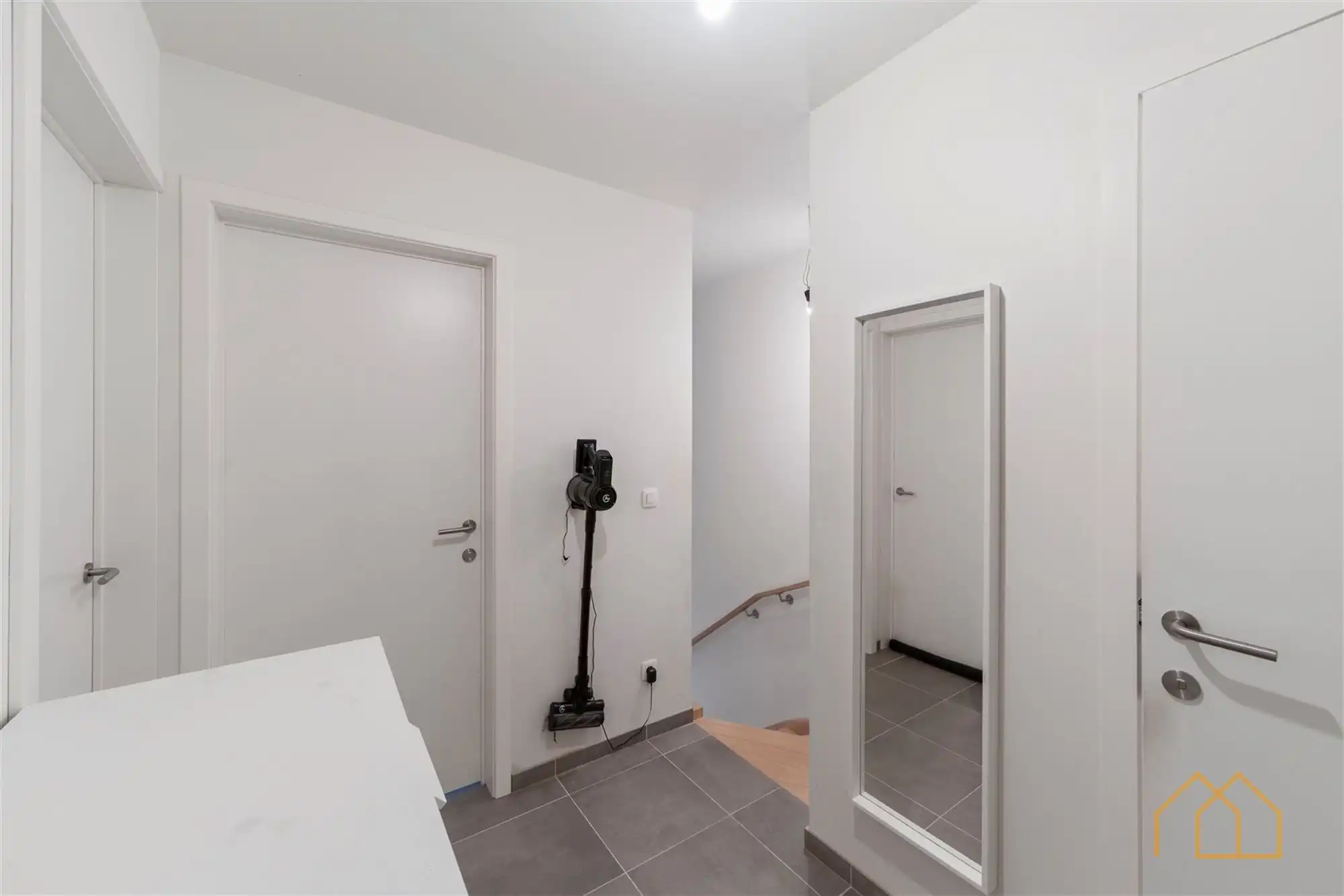 Hedendaagse woning met tuin foto 11