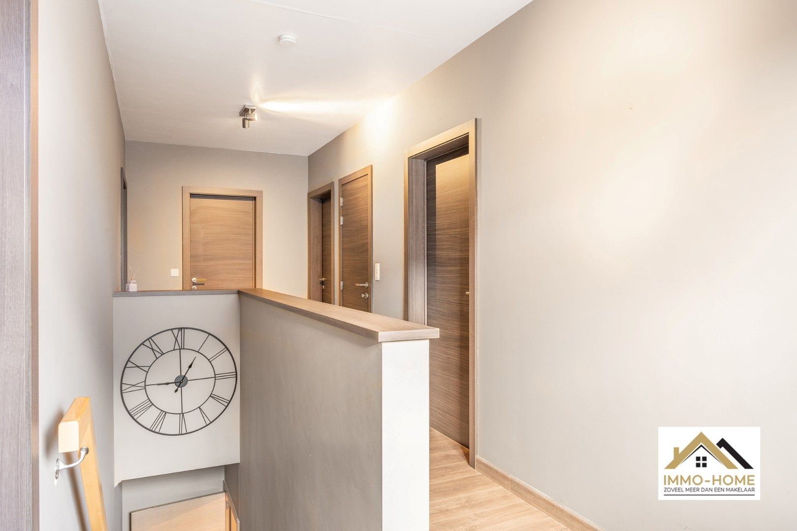 Ruime recente woning in pastorij stijl foto 14
