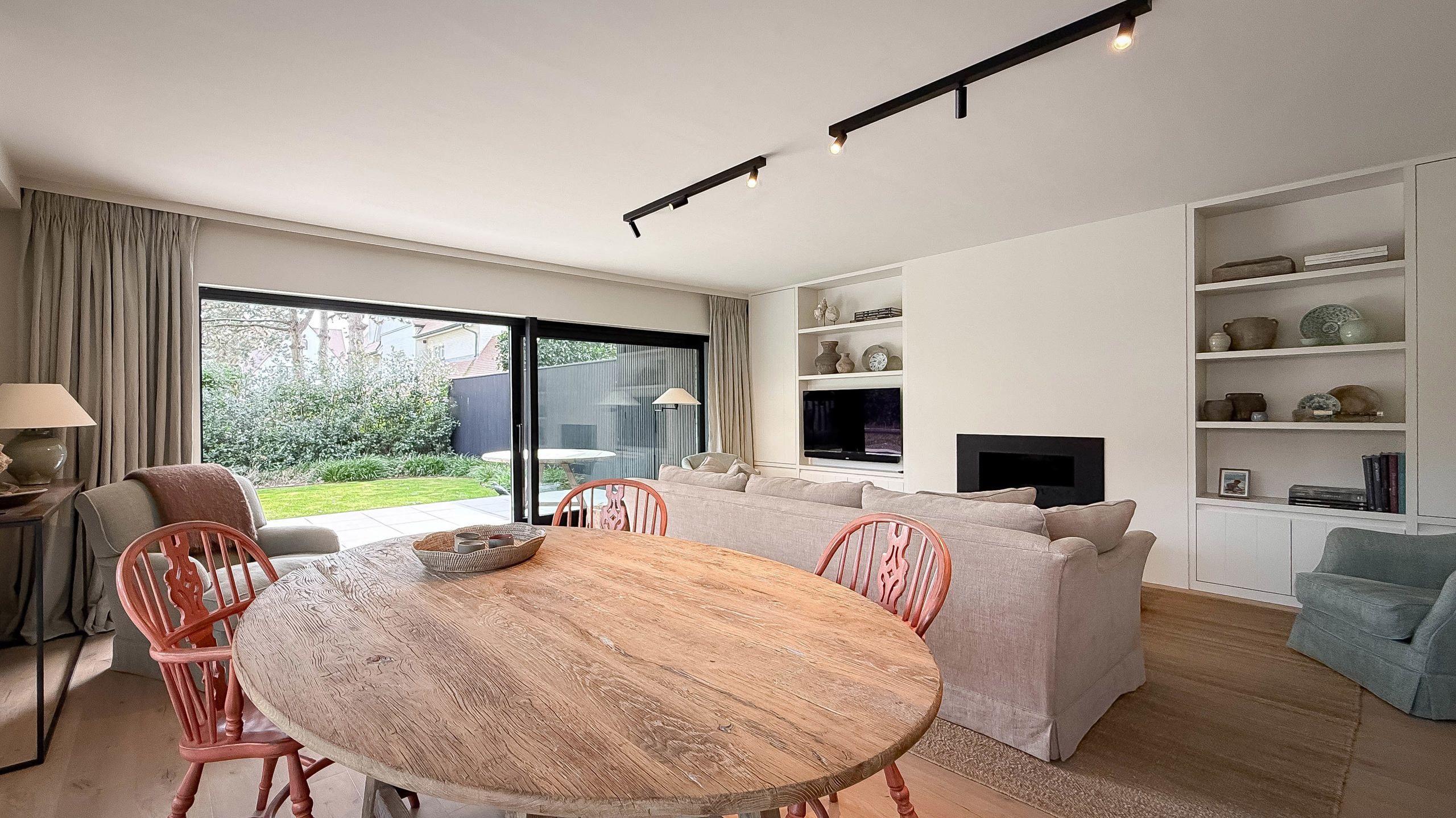 Uniek HOEKAPPARTEMENT met zonnige tuin in villaresidentie! foto 4