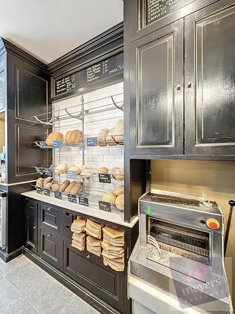 Exclusief handelspand met woonst op absolute topligging in Sint-Truiden foto 8