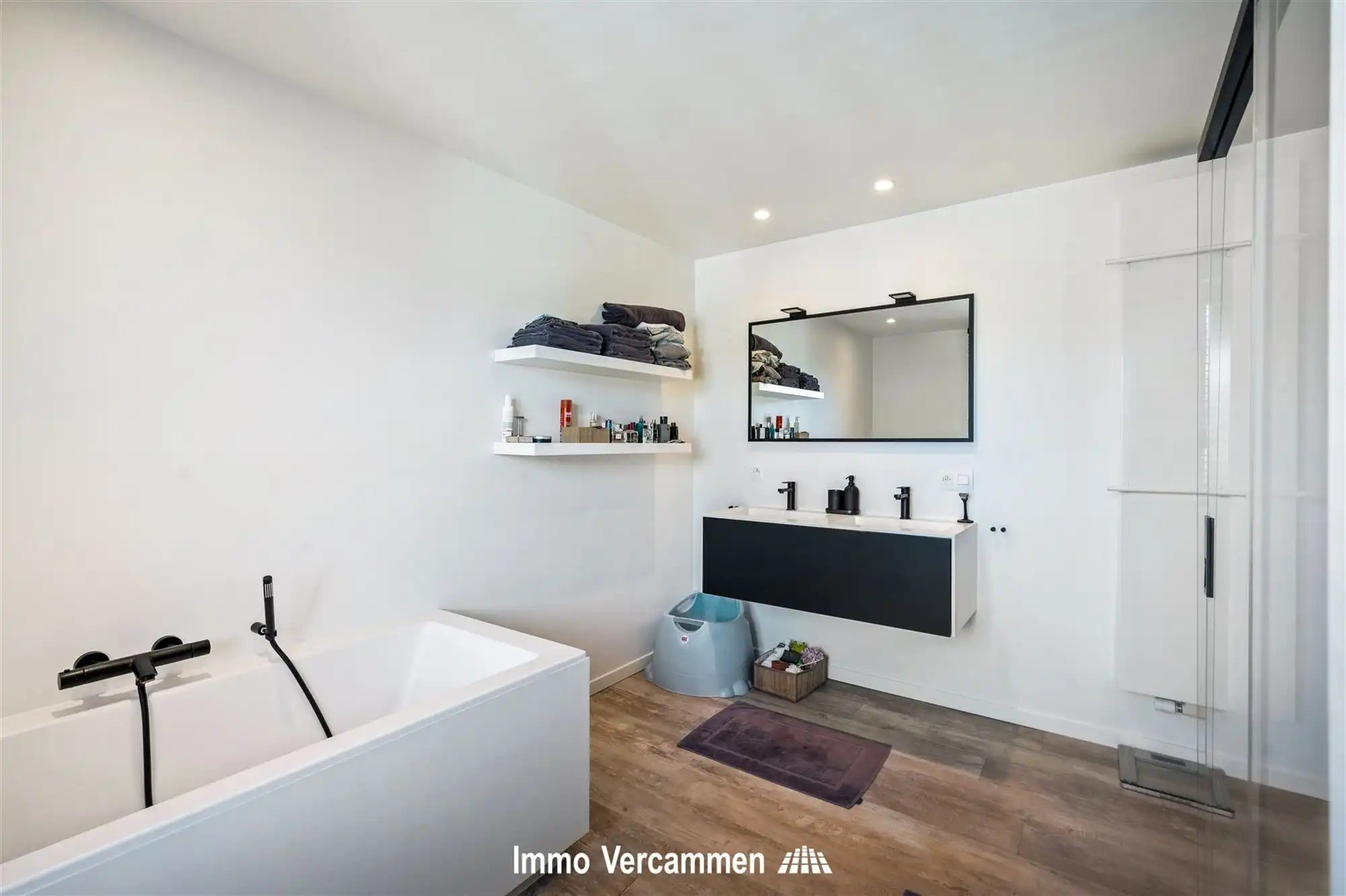 Knap afgewerkte woning, aan de vaart te Mechelen foto 10