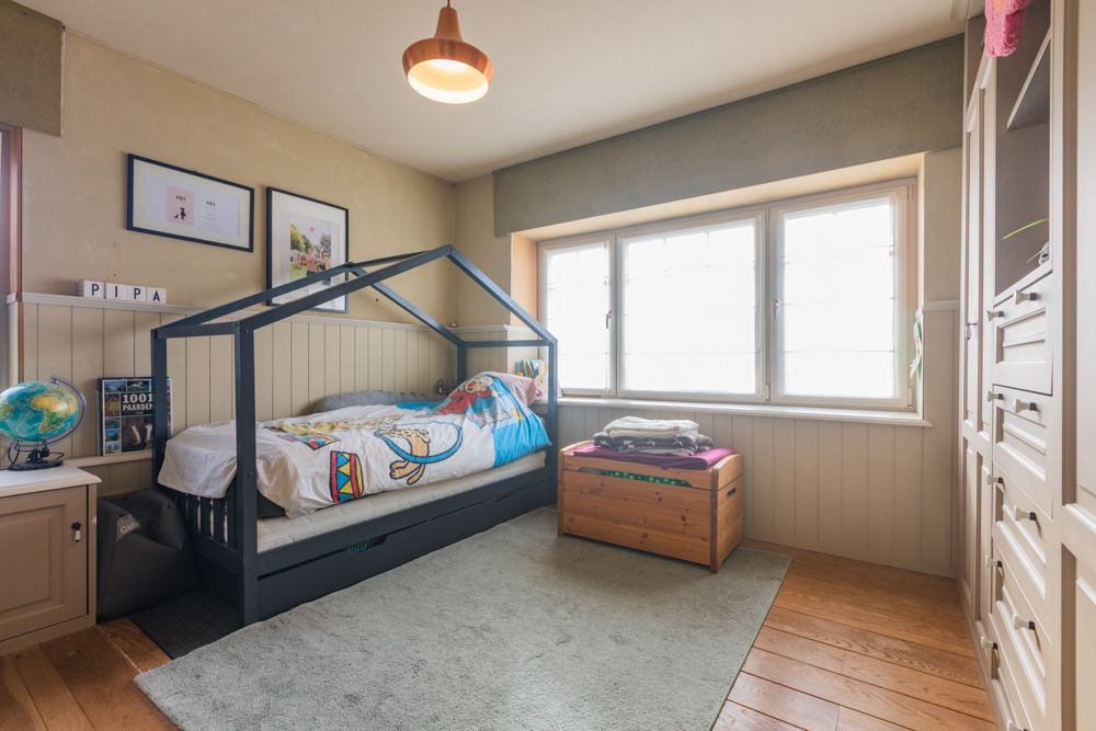 Halfopen woning met tuin, garage en pergola foto 13