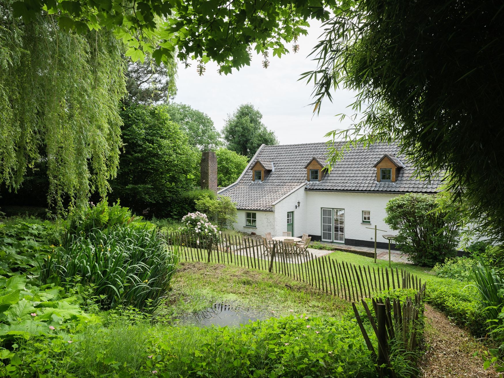 Hoofdfoto van de publicatie: Karaktervol wonen in prachtig landschap