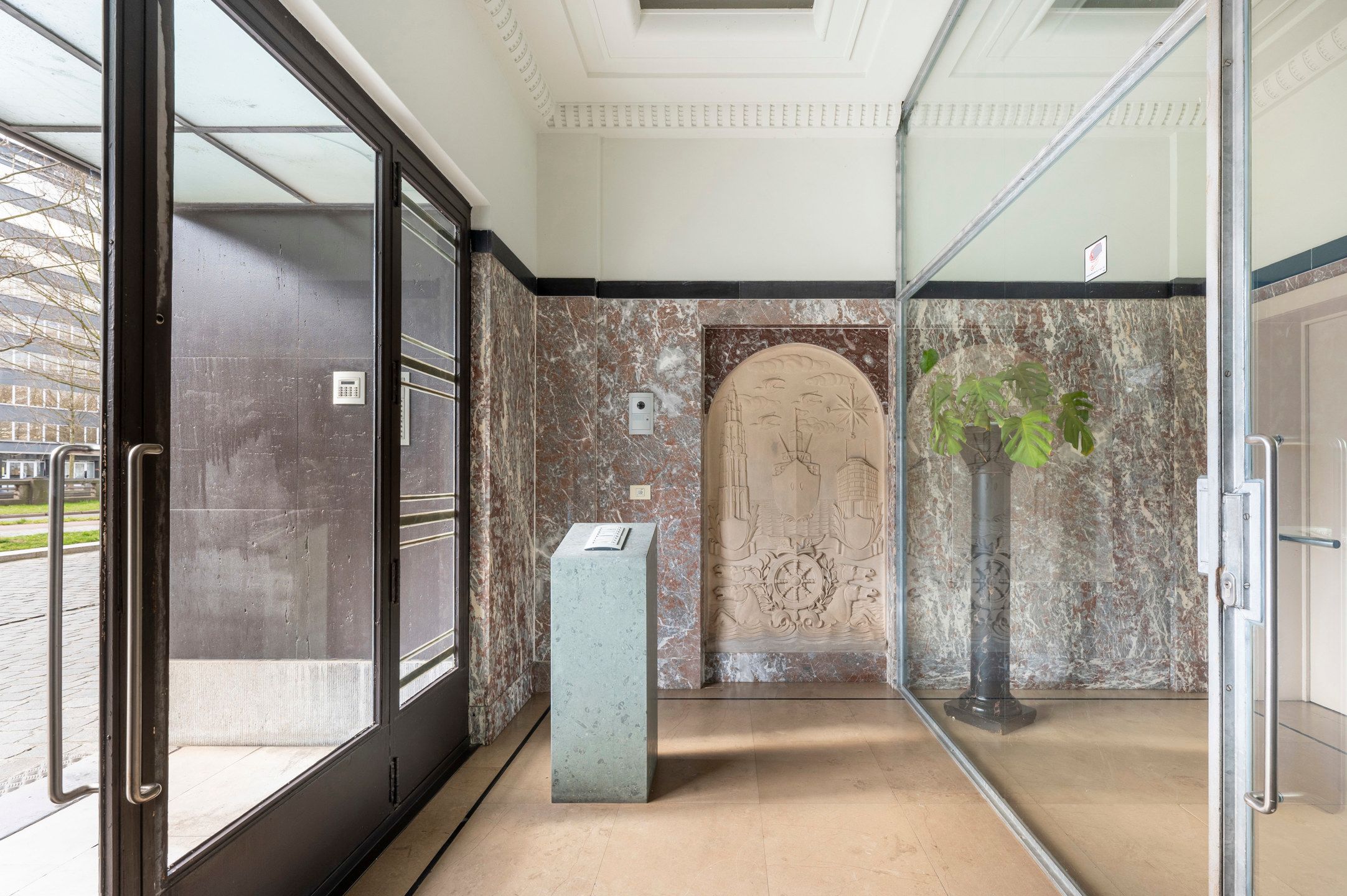 Unieke loft met karakter en licht in art-deco gebouw foto 22